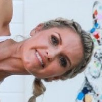 Rebecca Louise Naakt