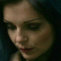 riaesuicide Naakt