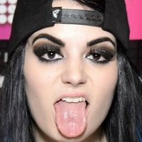 Saraya Naakt
