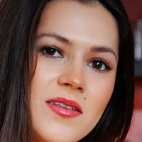 Serina Gomez Naakt