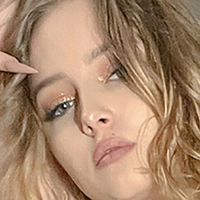 Sharp_Category_ Naakt