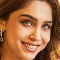 Sharvari Naakt