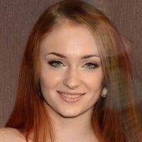 Sophie Turner Fakes Naakt