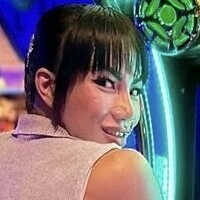 Tina Nguyen Naakt
