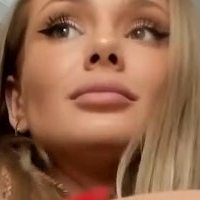 Yveline Naakt
