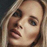 Yvonne Simon Naakt