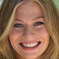 Zoe Straub Naakt
